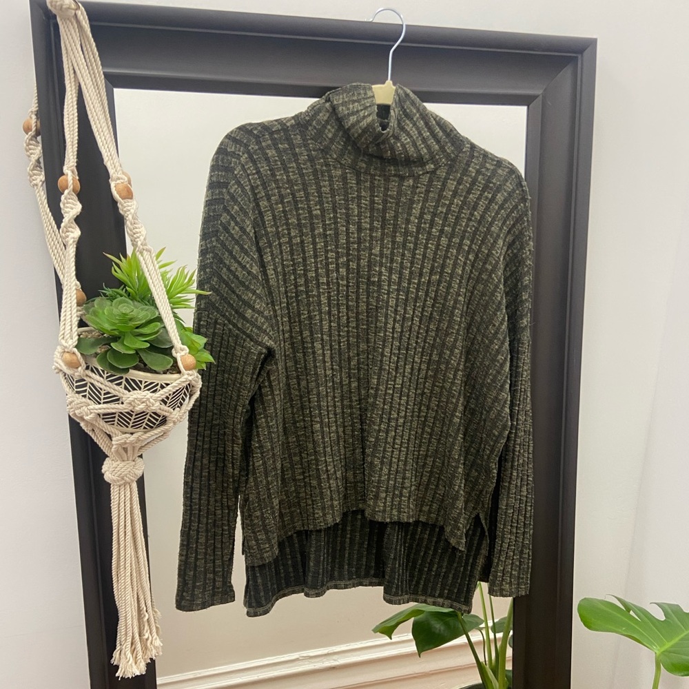 Turtle neck sweater